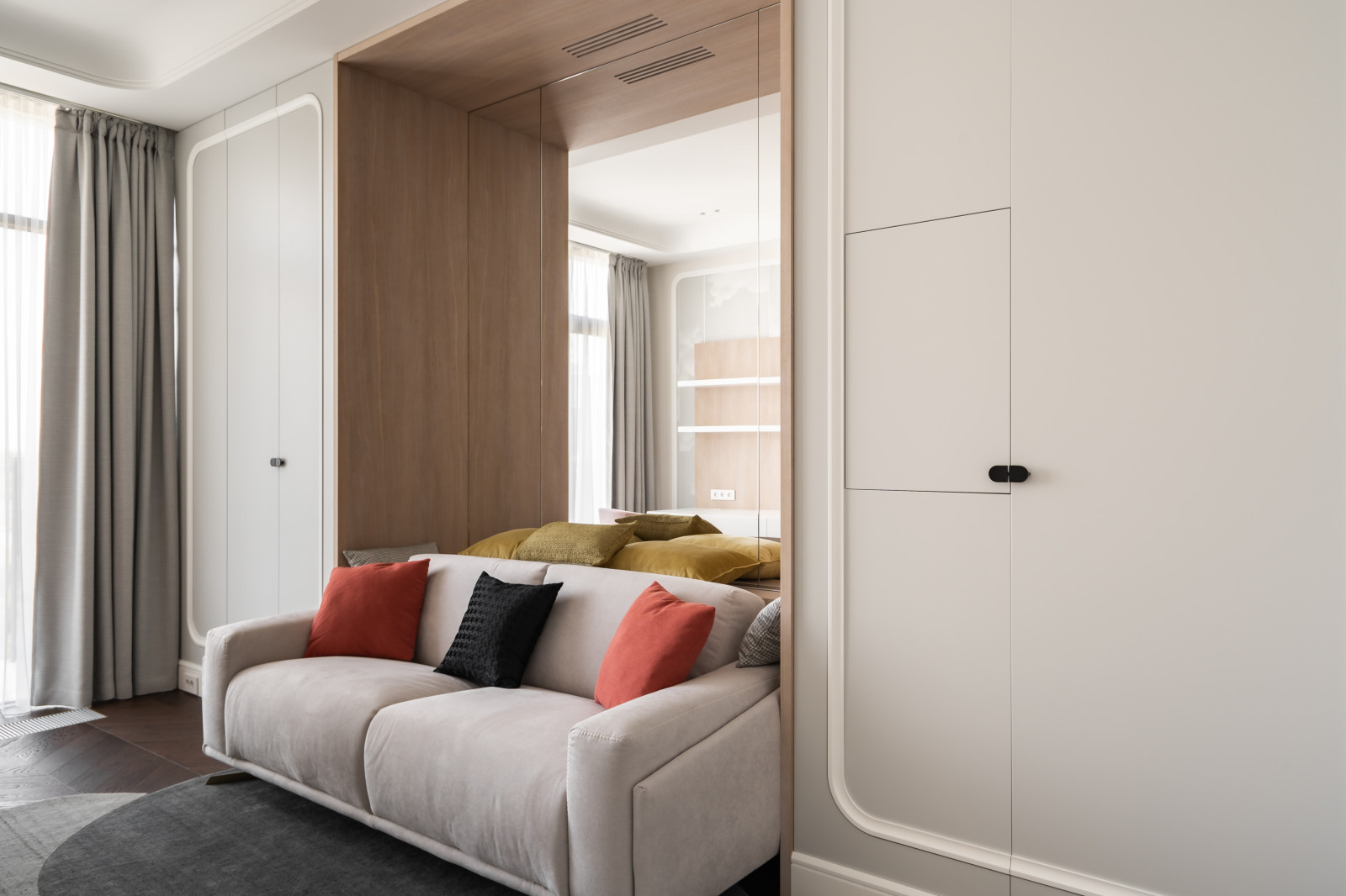 Шикарная квартира с белой мебелью