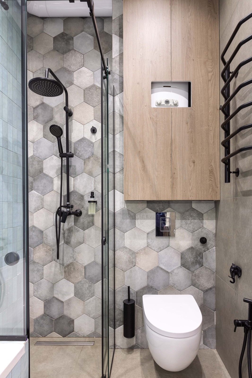 КВАРТИРА С ЯРКИМИ АКЦЕНТАМИ В СТАРОМ ФОНДЕ