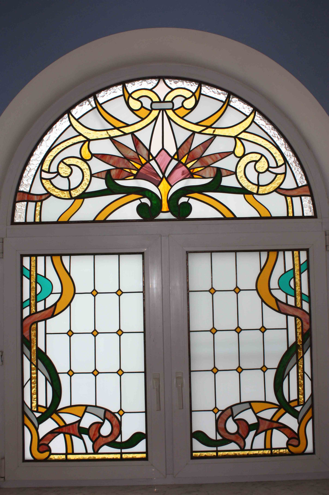 Окна с витражами