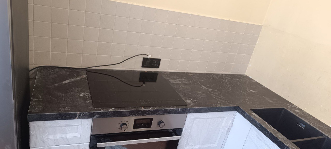 Г-образная раковина из керамогранита с закруглением