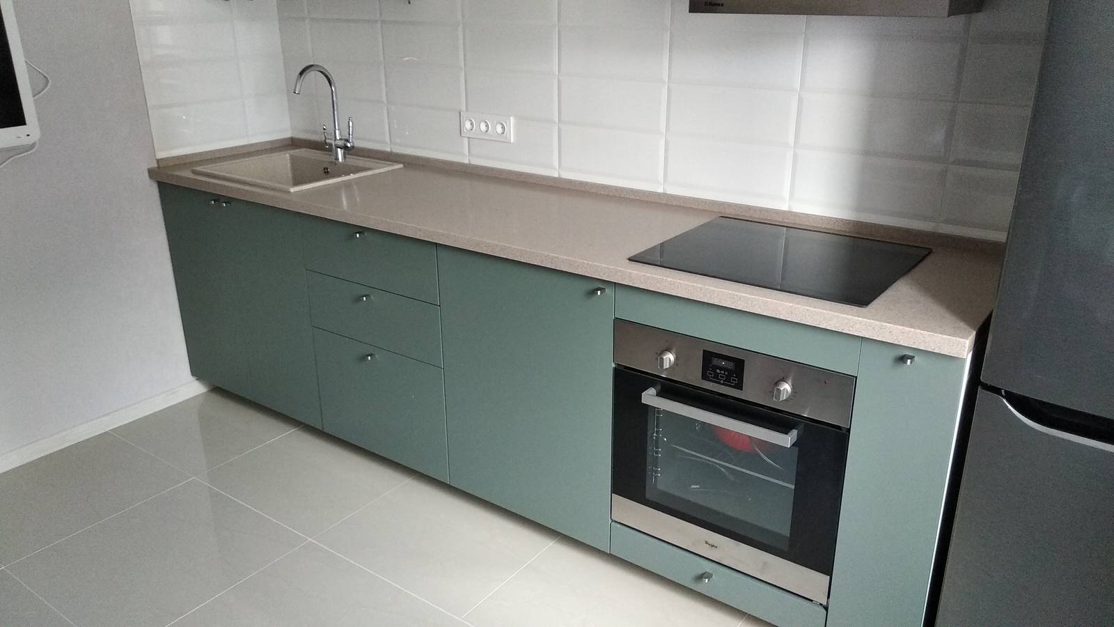 Столешницы из искусственного камня для маленькой кухни