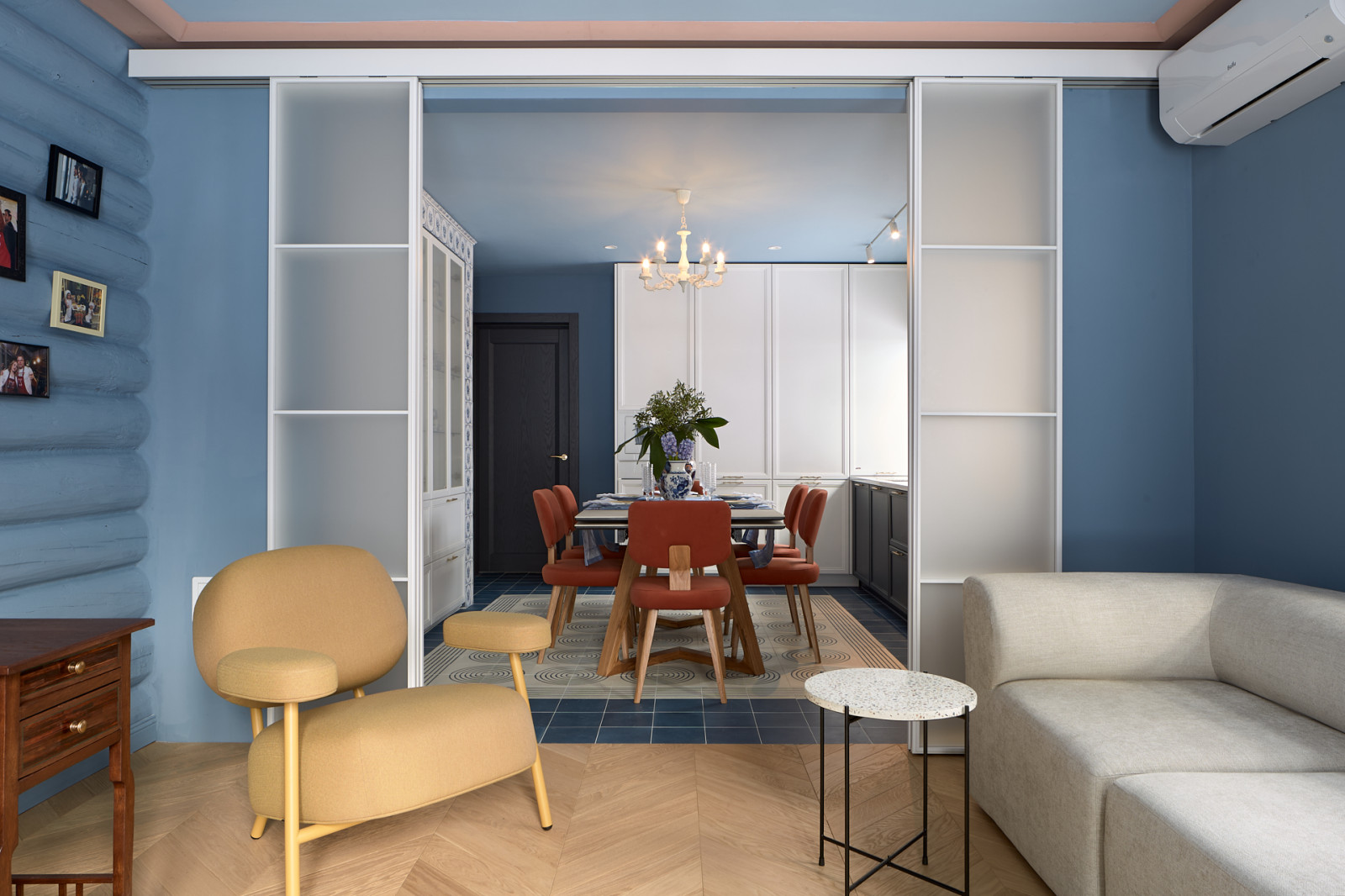 Гжель и маркетри, кухня-гостиная