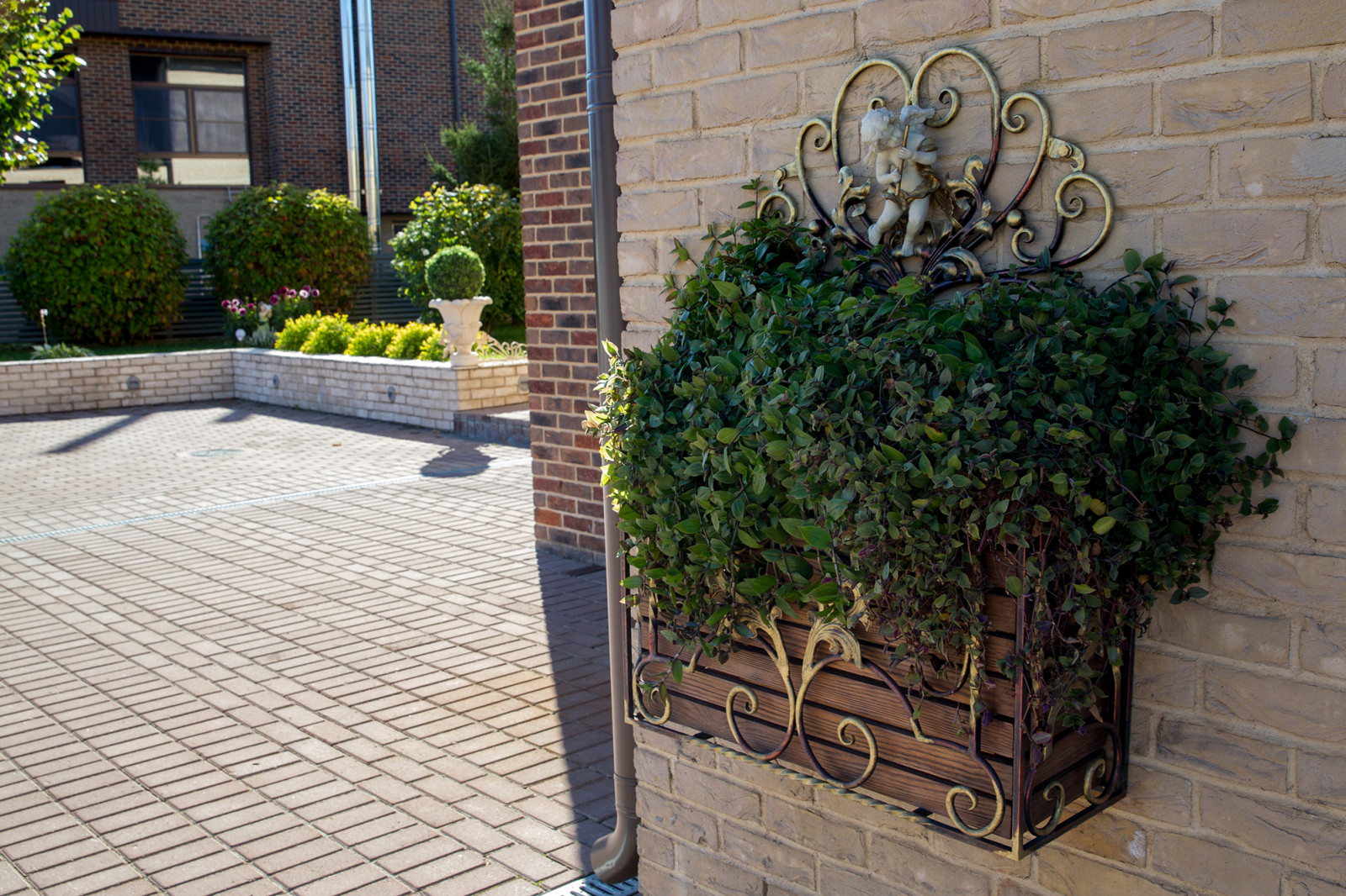 Сад на Пятницком шоссе.  Дизайнер Лариса Юрова