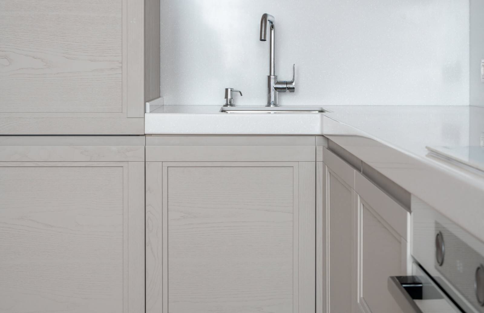 Угловая кухня Джаспер в цвете Экрю от дизайнера