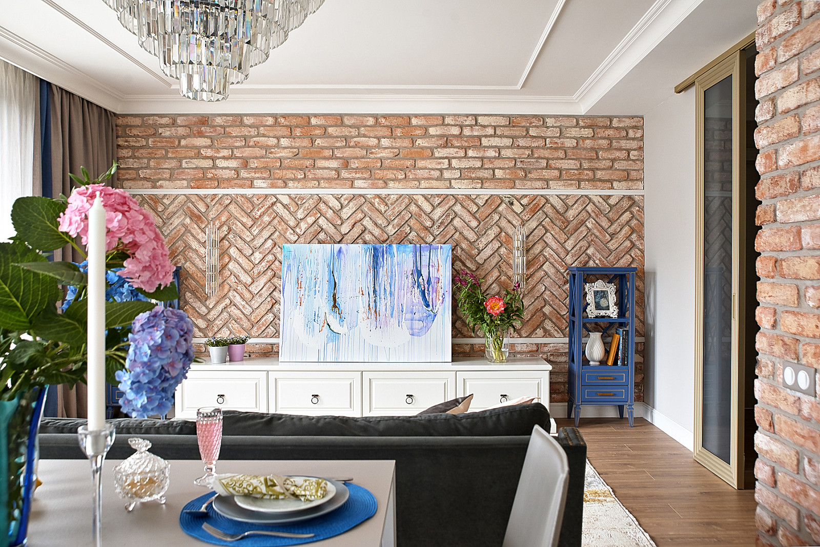 Интерьер с елочкой