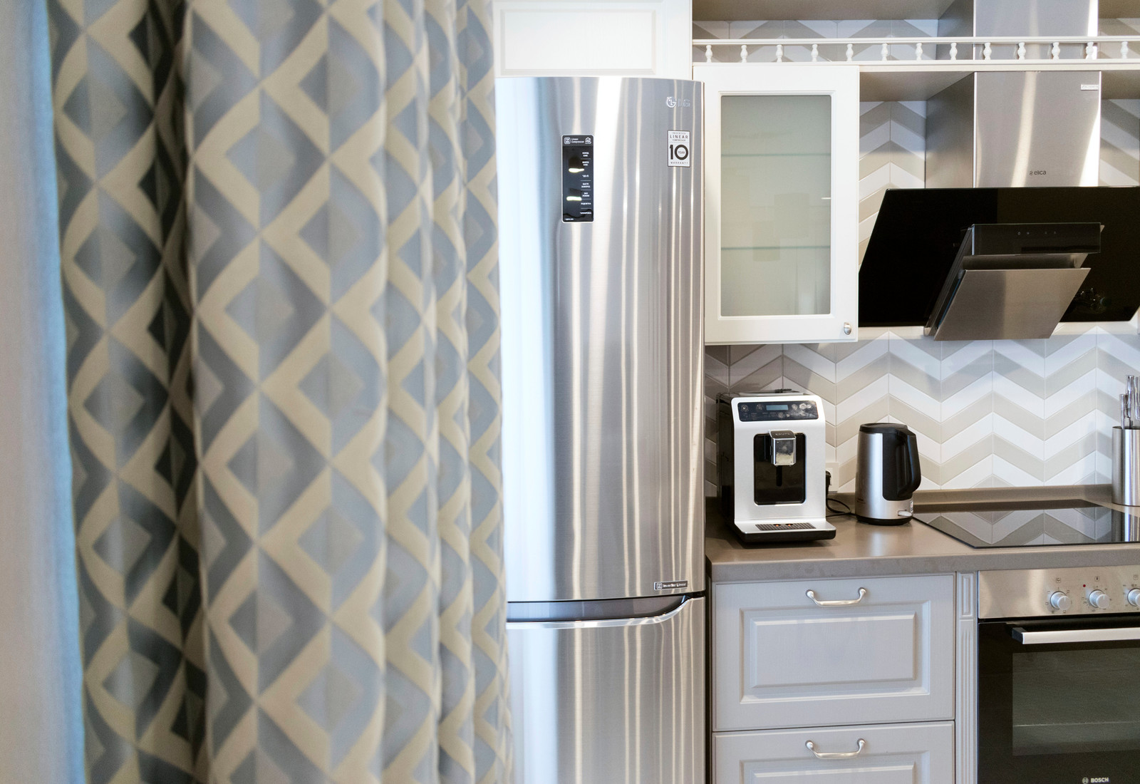 Обложка проекта: Прямые шторы в современном стиле.