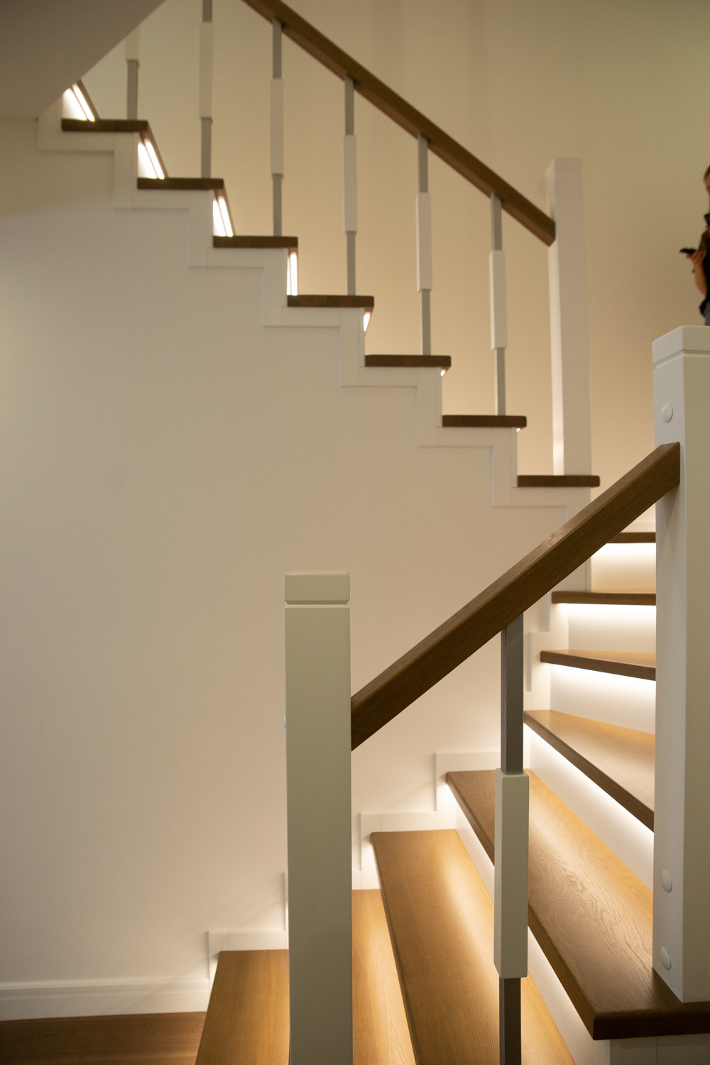 Проект 5 - Обшивка 3х этажей бетонной лестницы дубом