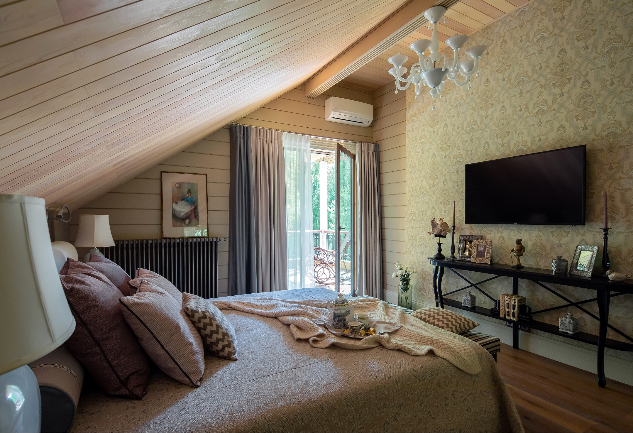 Houzz тур: Загородный дом с березовой рощей и камином