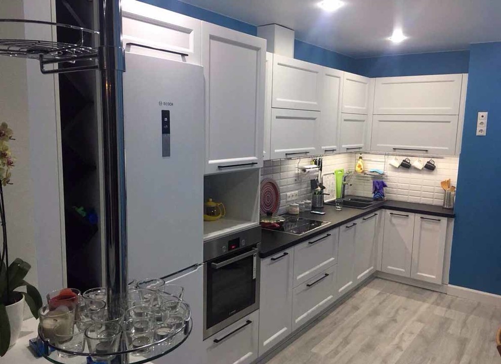 Кухни с окрашенными фасадами