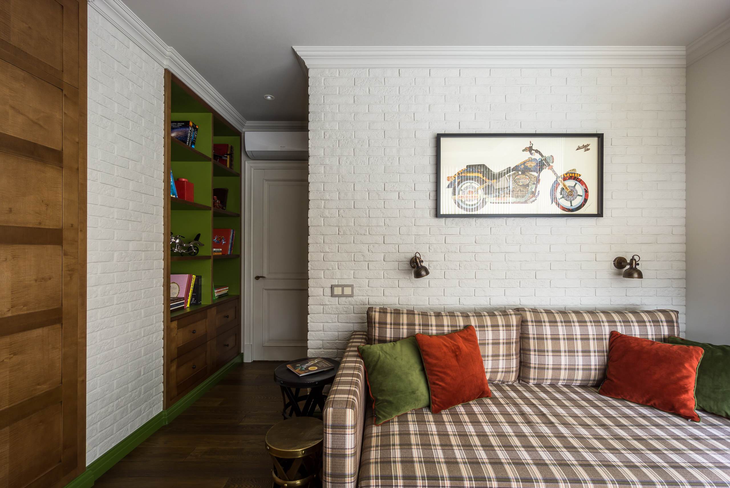 Houzz тур: Интерьер с графичной гостиной и просторным холлом