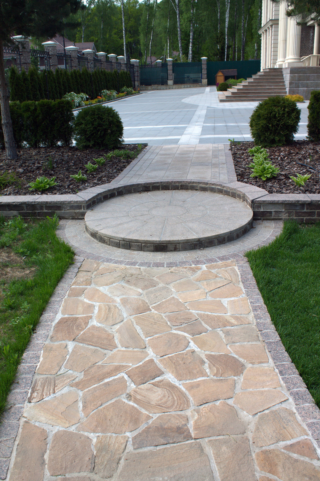 Сад резиденции для большой семьи