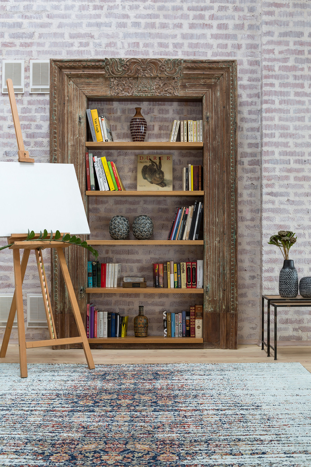 Houzz тур: Таунхаус с антикварной дверью из Индии