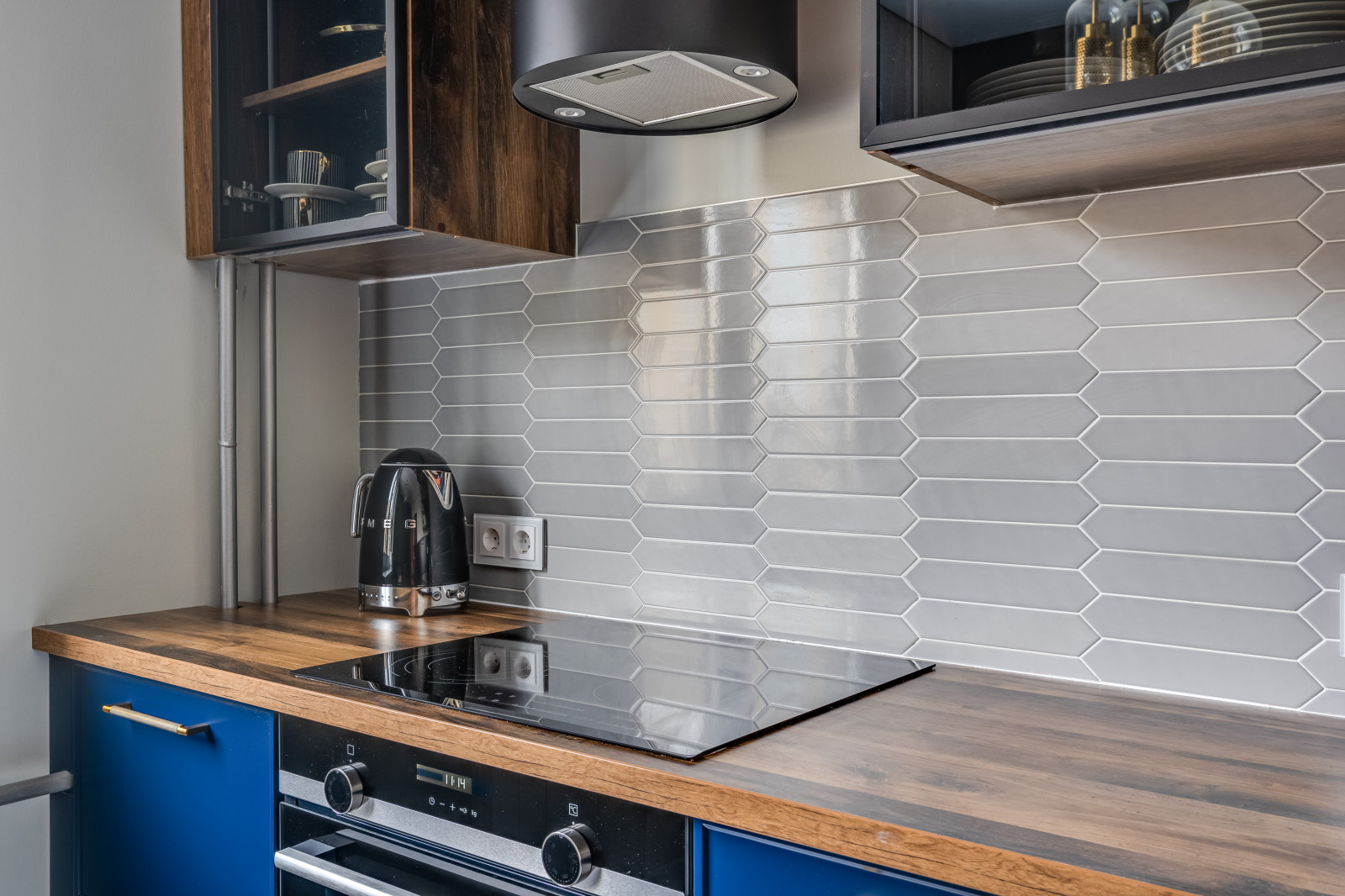 Современная синяя кухня