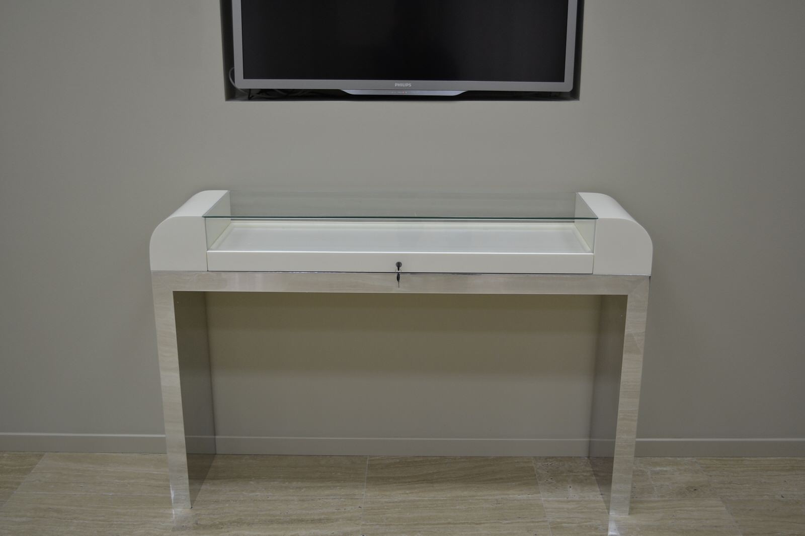 Обложка проекта: Столы