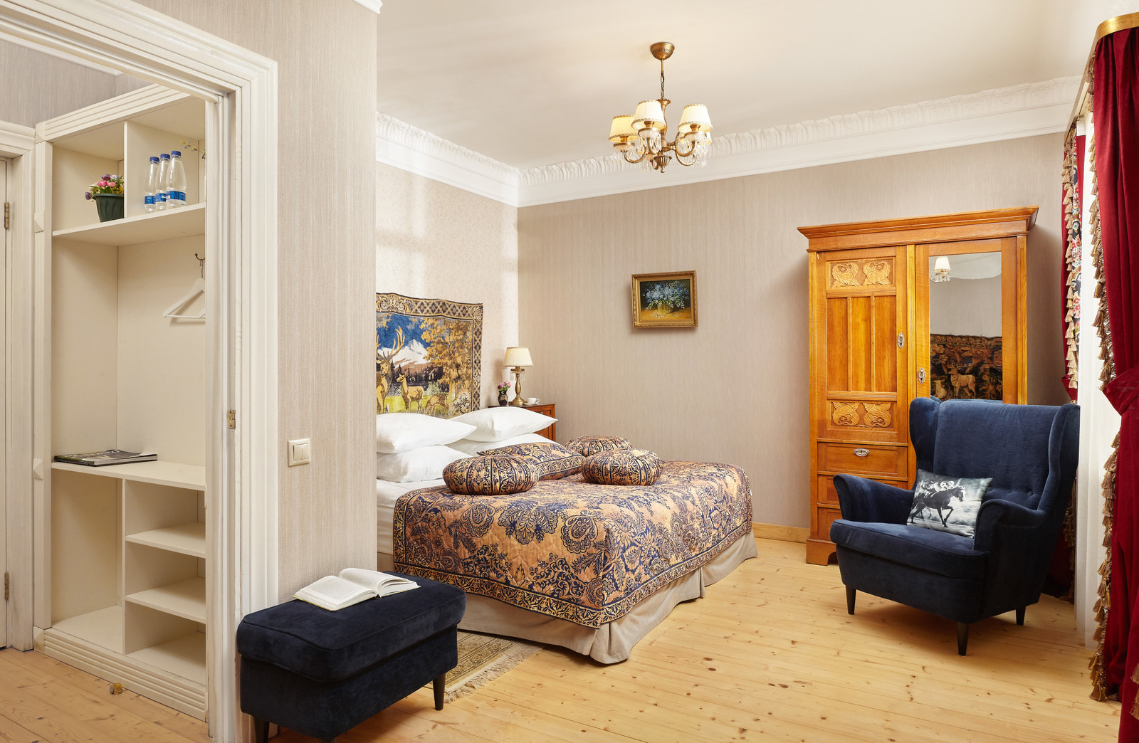 Номер в отеле. Русский Стиль