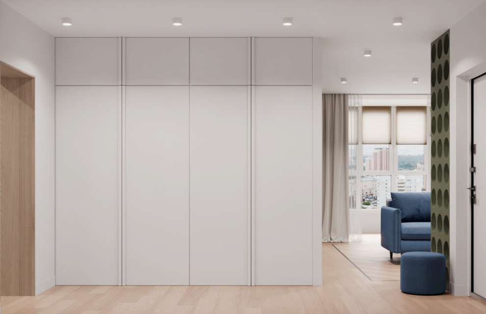 Современный интерьер с яркими акцентами и геометрическими формами