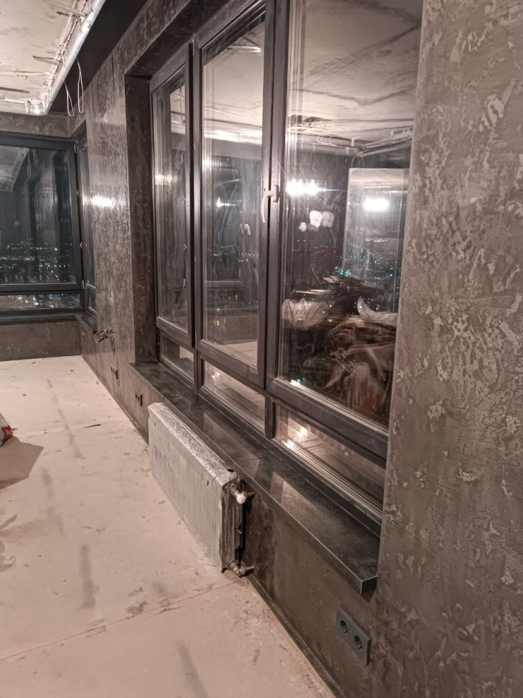 Обложка проекта: Окна с характером: монолитные откосы из керамогранита в современной квартире