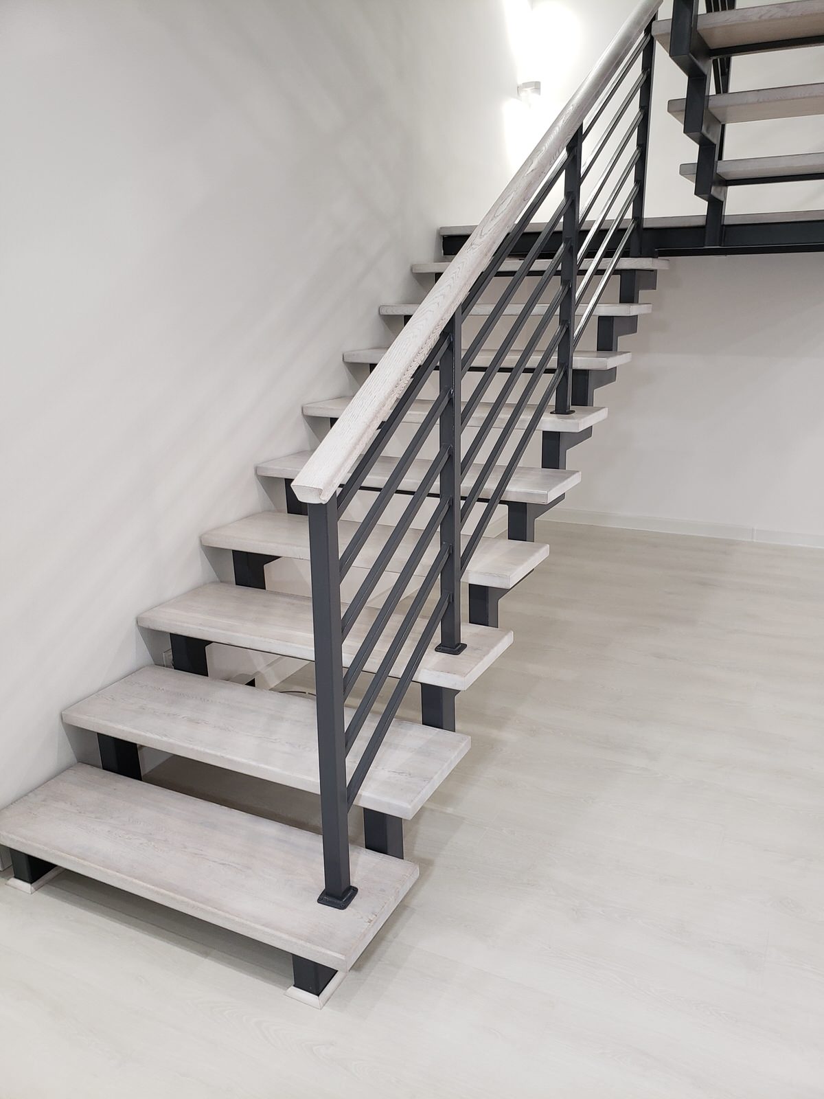 Лестница в стиле минимализм