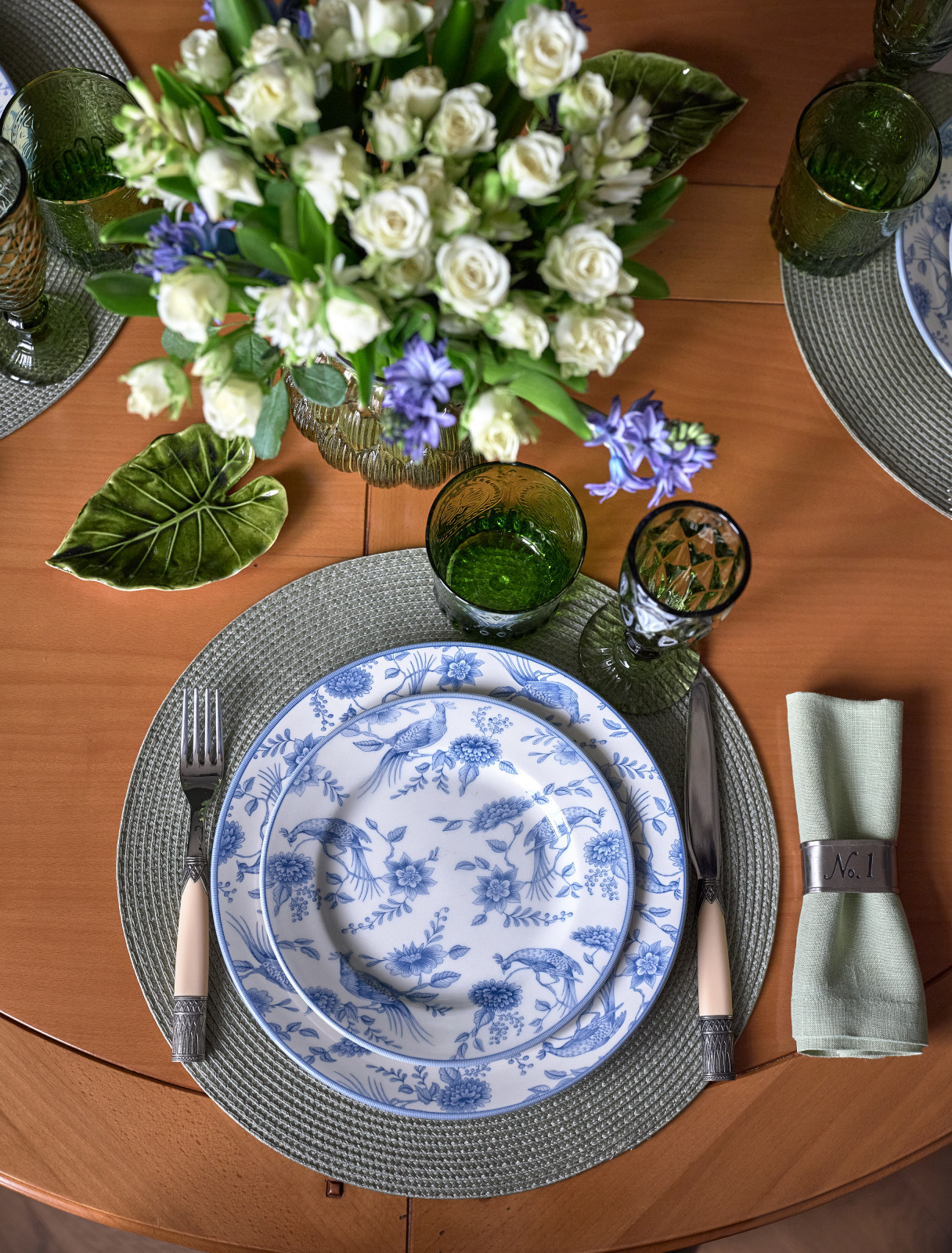 Серый элегантный