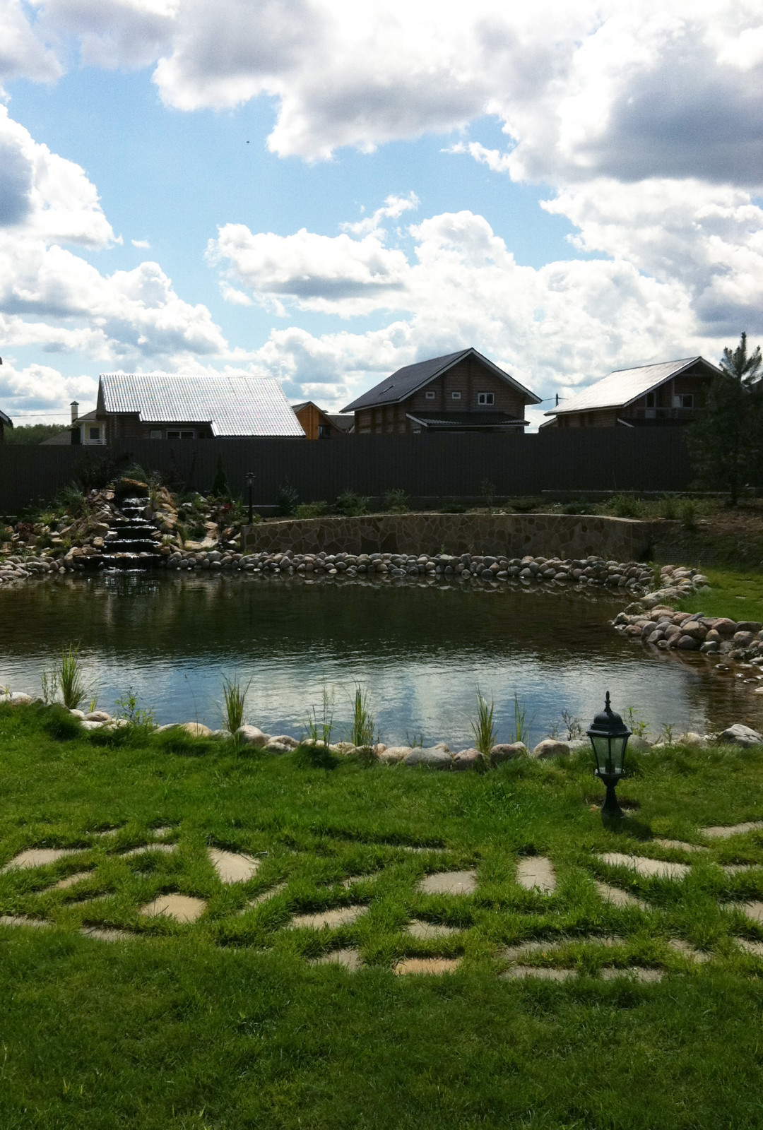 Релакс зона с каскадом в Чехове