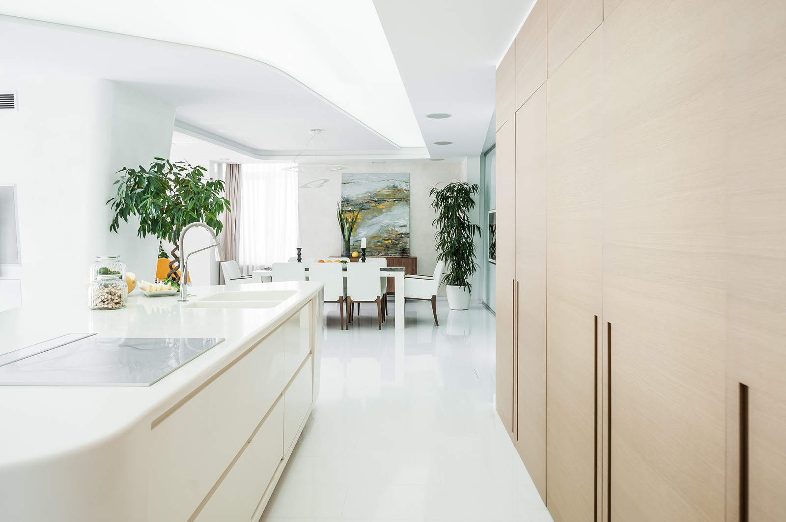 Светлый hi-tech