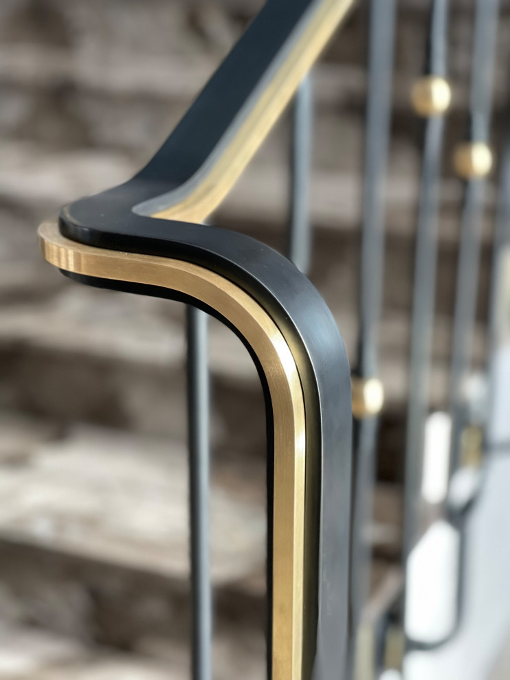 Лестничное ограждение в загородном доме в стиле ар-деко