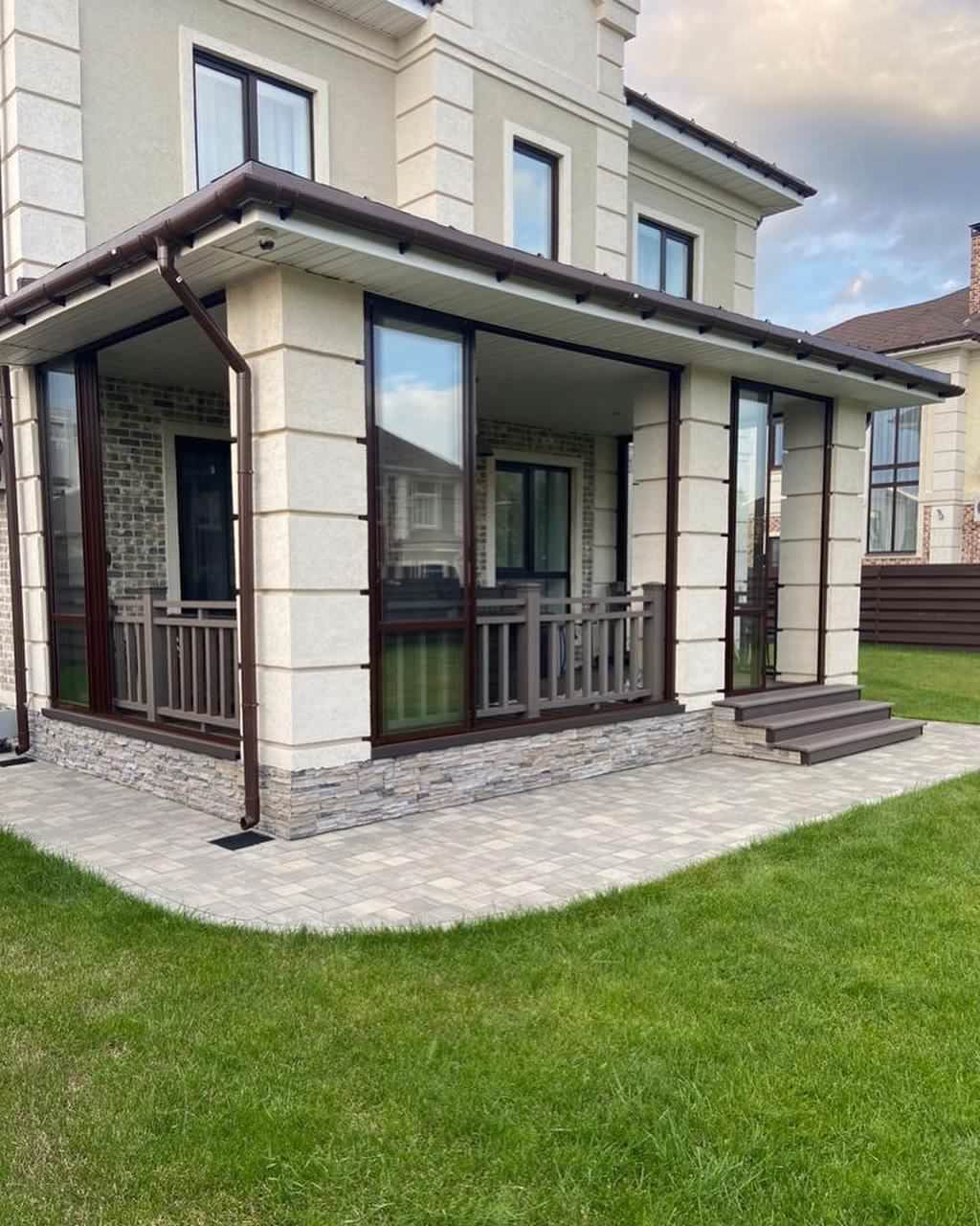 Раздвижное остекление веранды Люксист