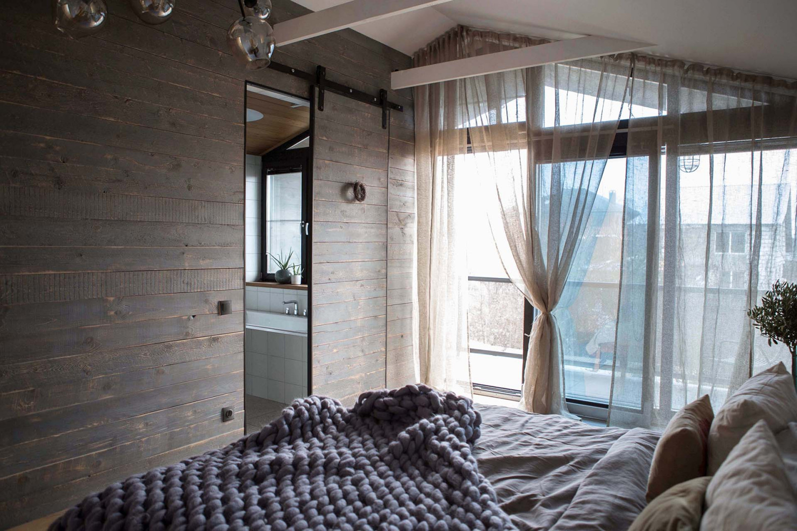 Главная спальня. Вид в сторону санузла