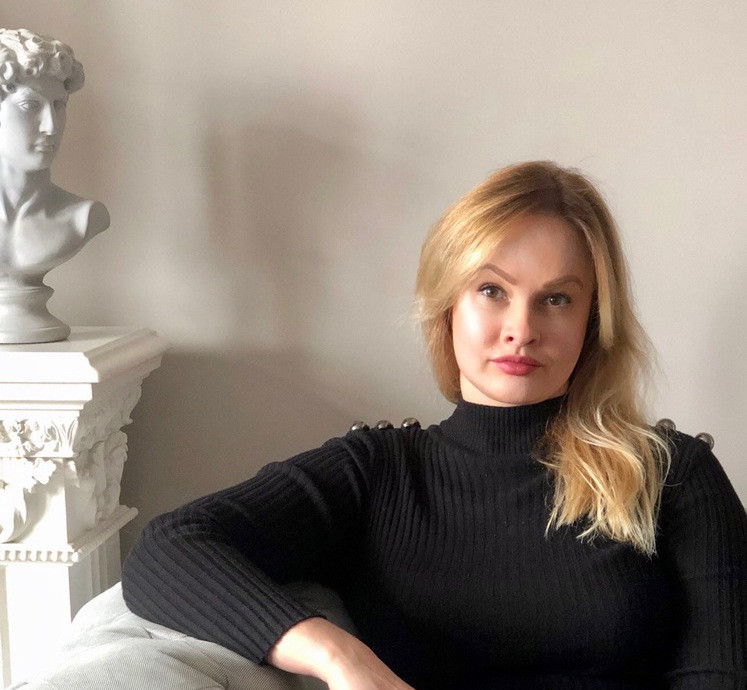 В гостях: Квартира дизайнера — с золотым троном