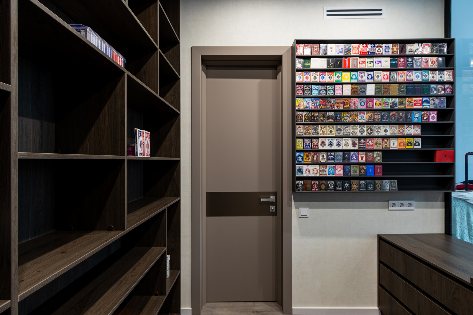 Стеллаж для коллекции карт