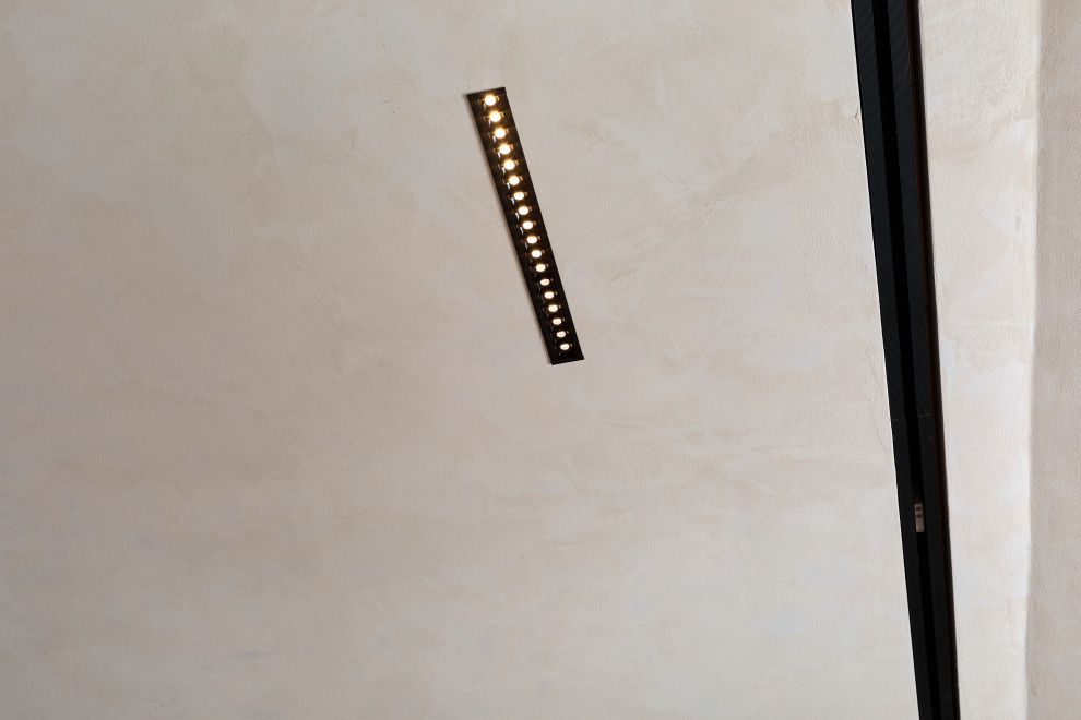 Спальня с прозрачной ванной