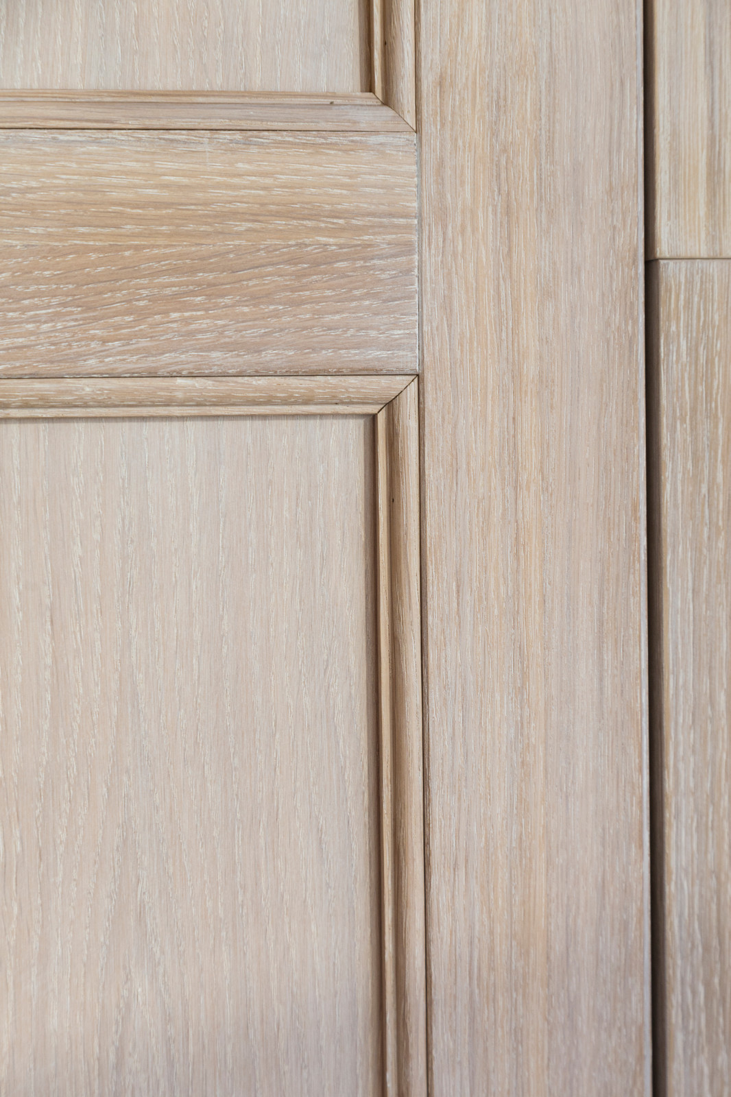 Встроенный шкаф в детскую из массива дуба