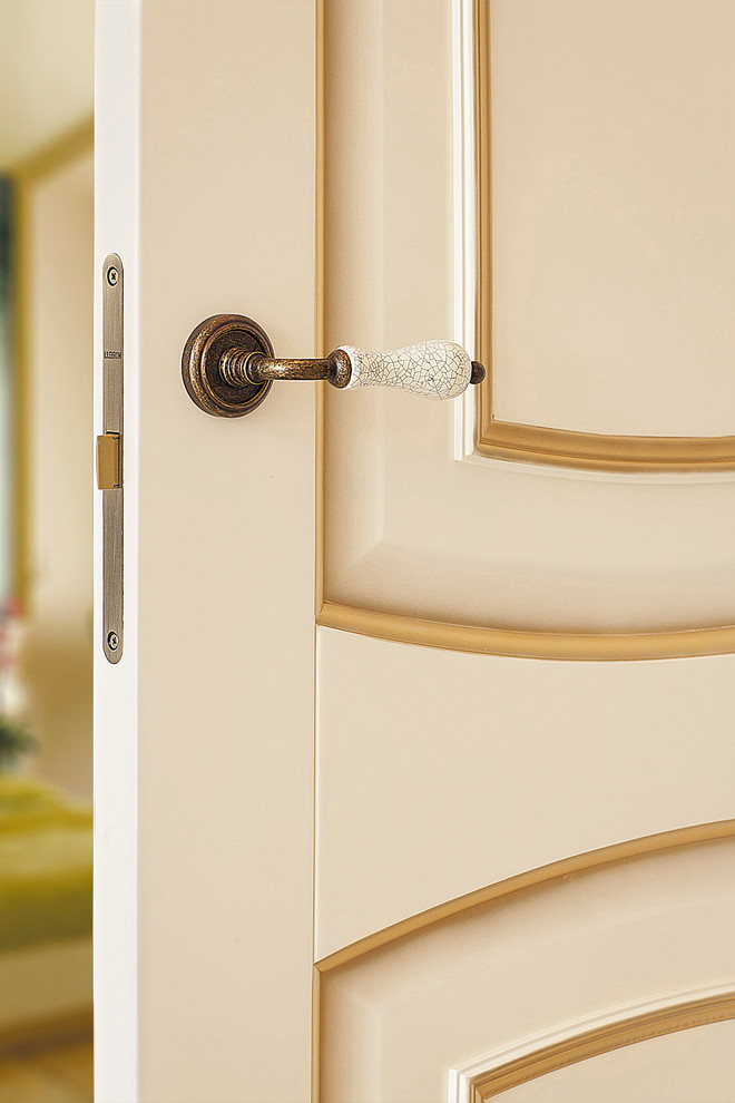 Alvero doors in details