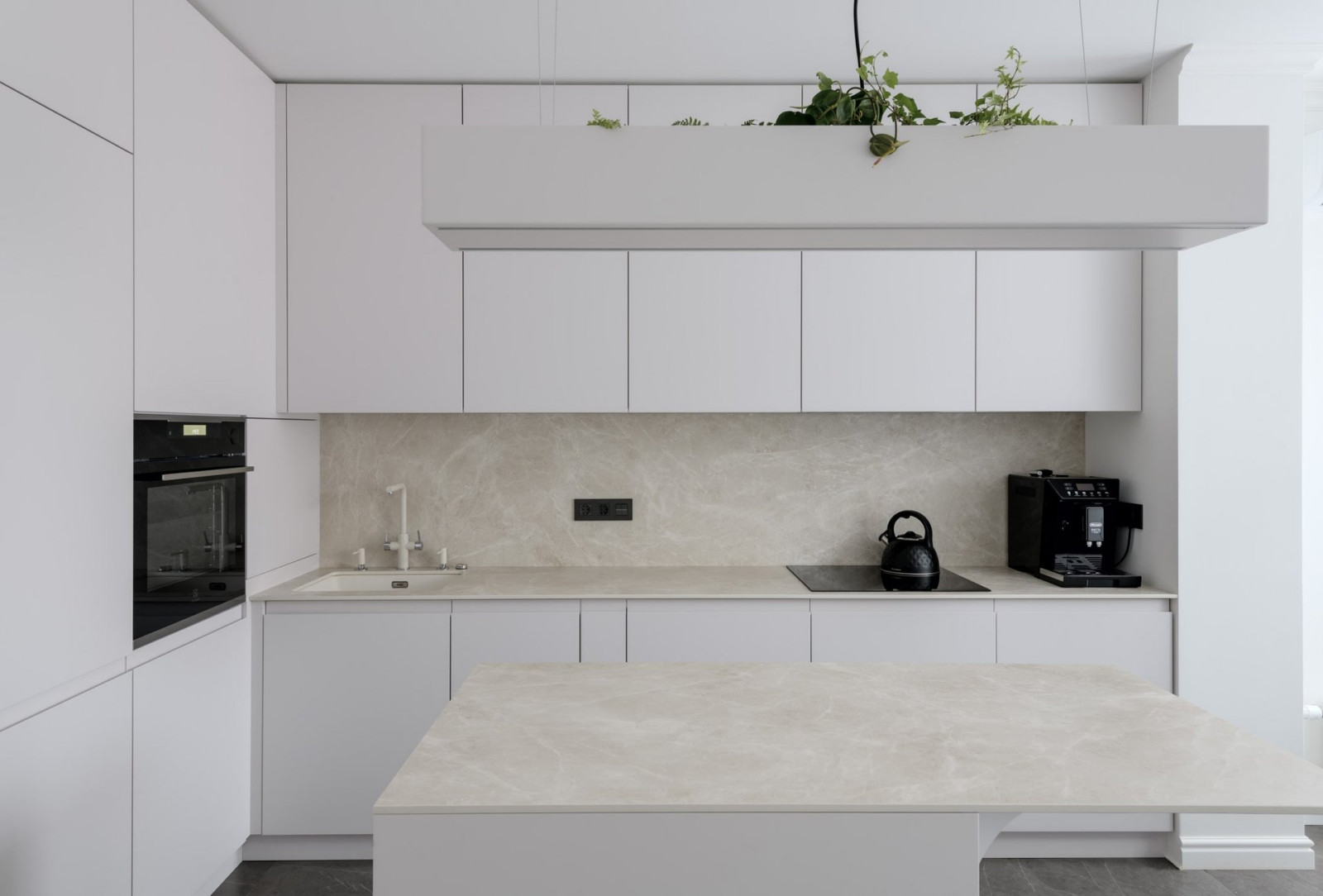 Neoclassicism in the interior of the apartment