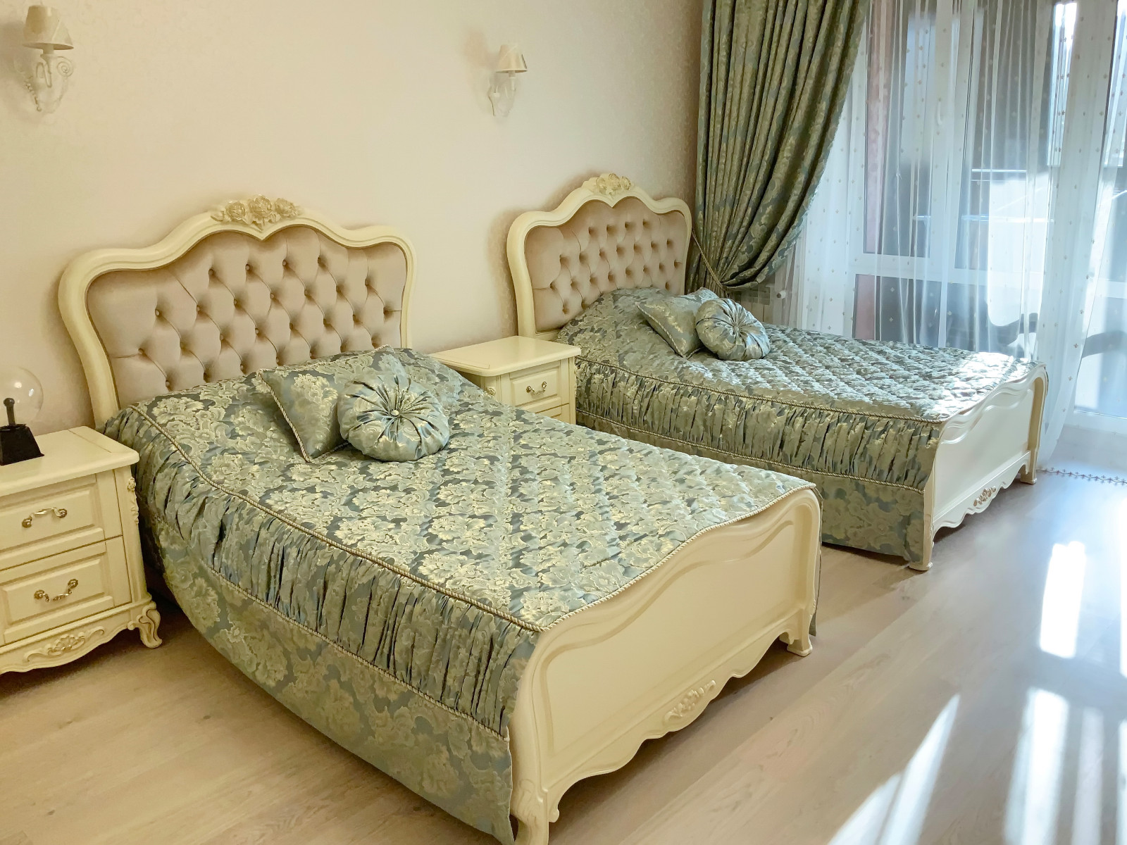 Шторы в спальную комнату квартиры  - дизайн, пошив. монтаж.