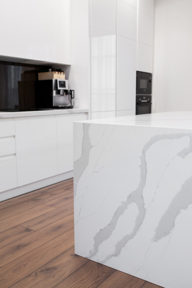 Светлая кухня в современном стиле