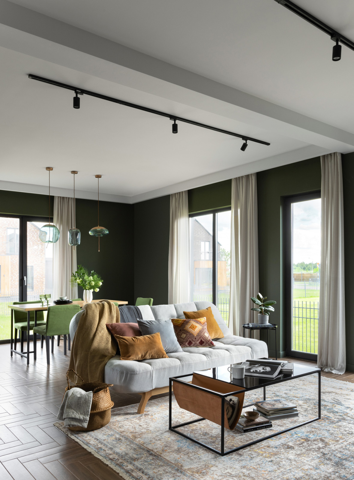 Дом в Подмосковье 137 м2 с темными стенами