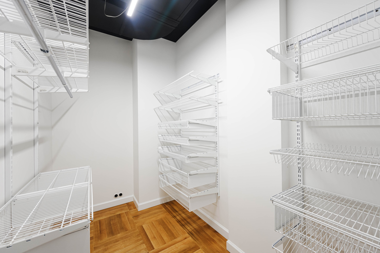 Мраморная студия в снежный день