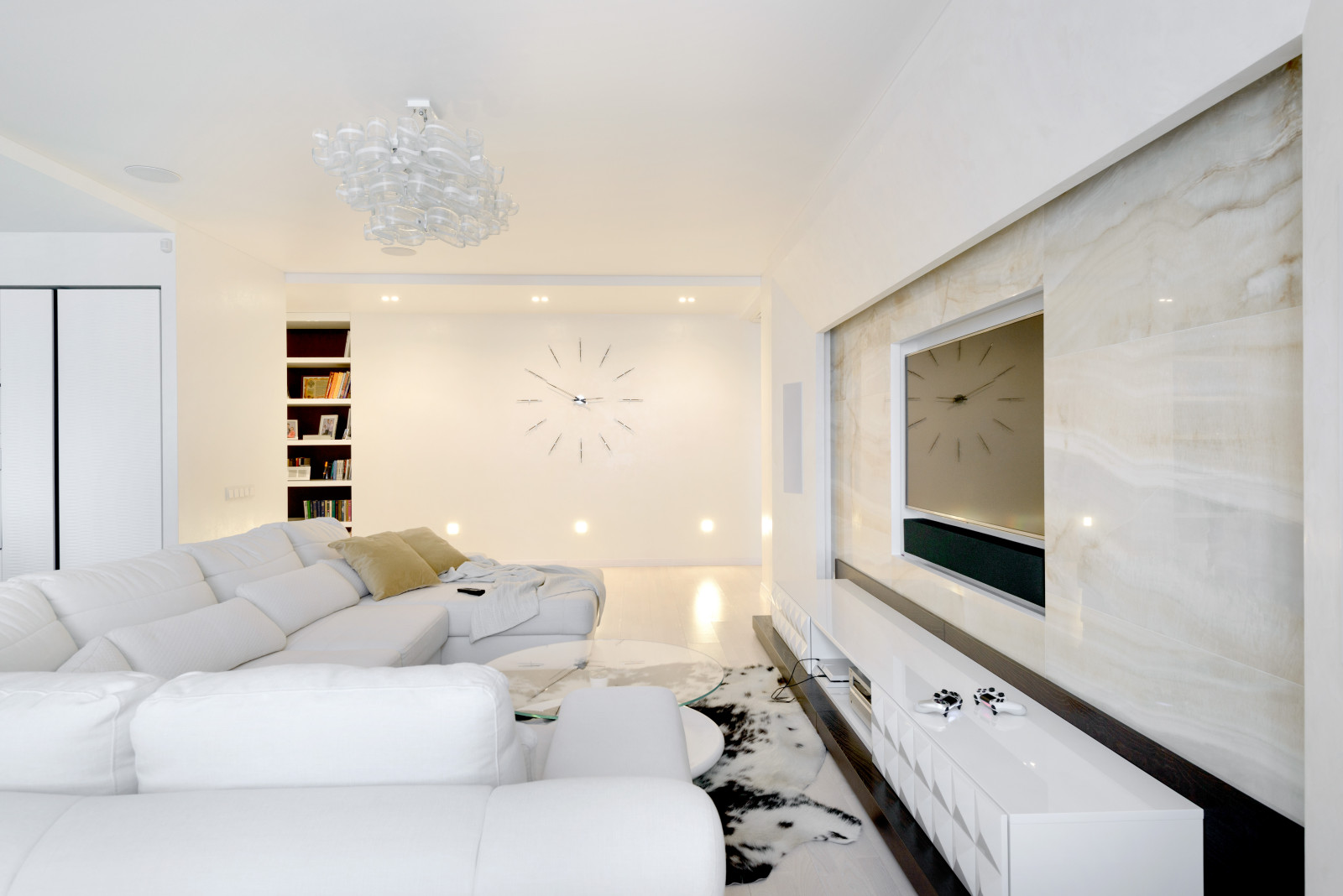 Любовь к белому цвету.