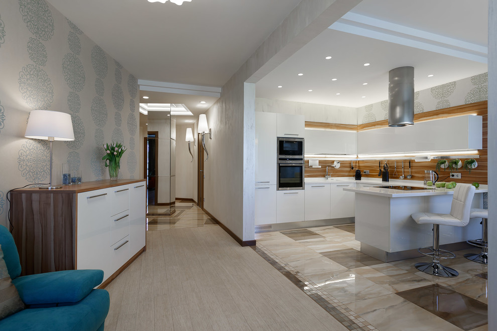 "Вокруг зеркальной колонны"