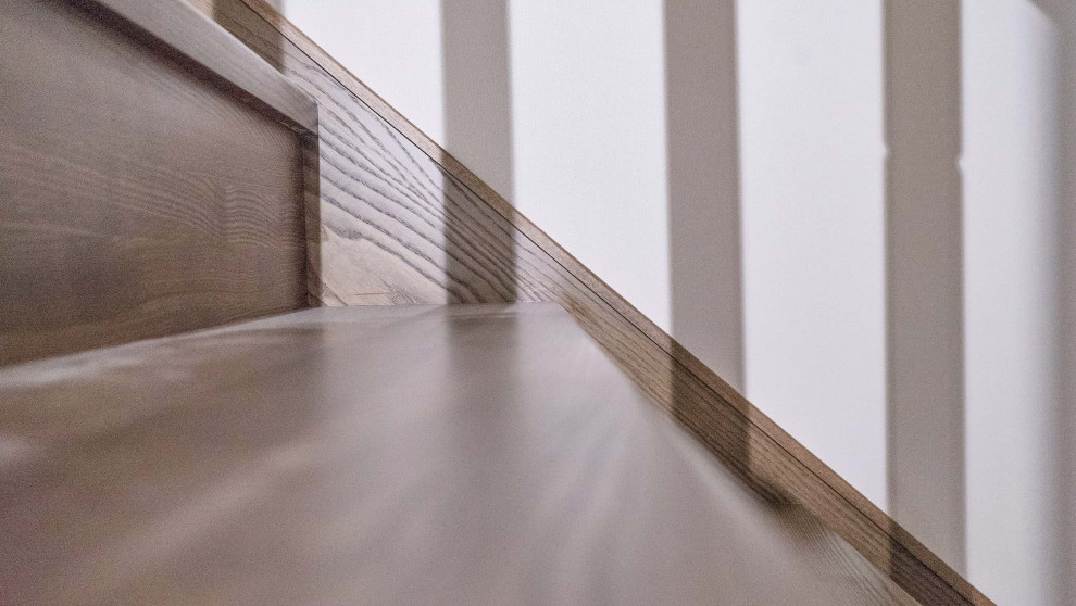 Проект 1 - Отделка бетонной лестницы массивом ясеня в частном доме в Москвее