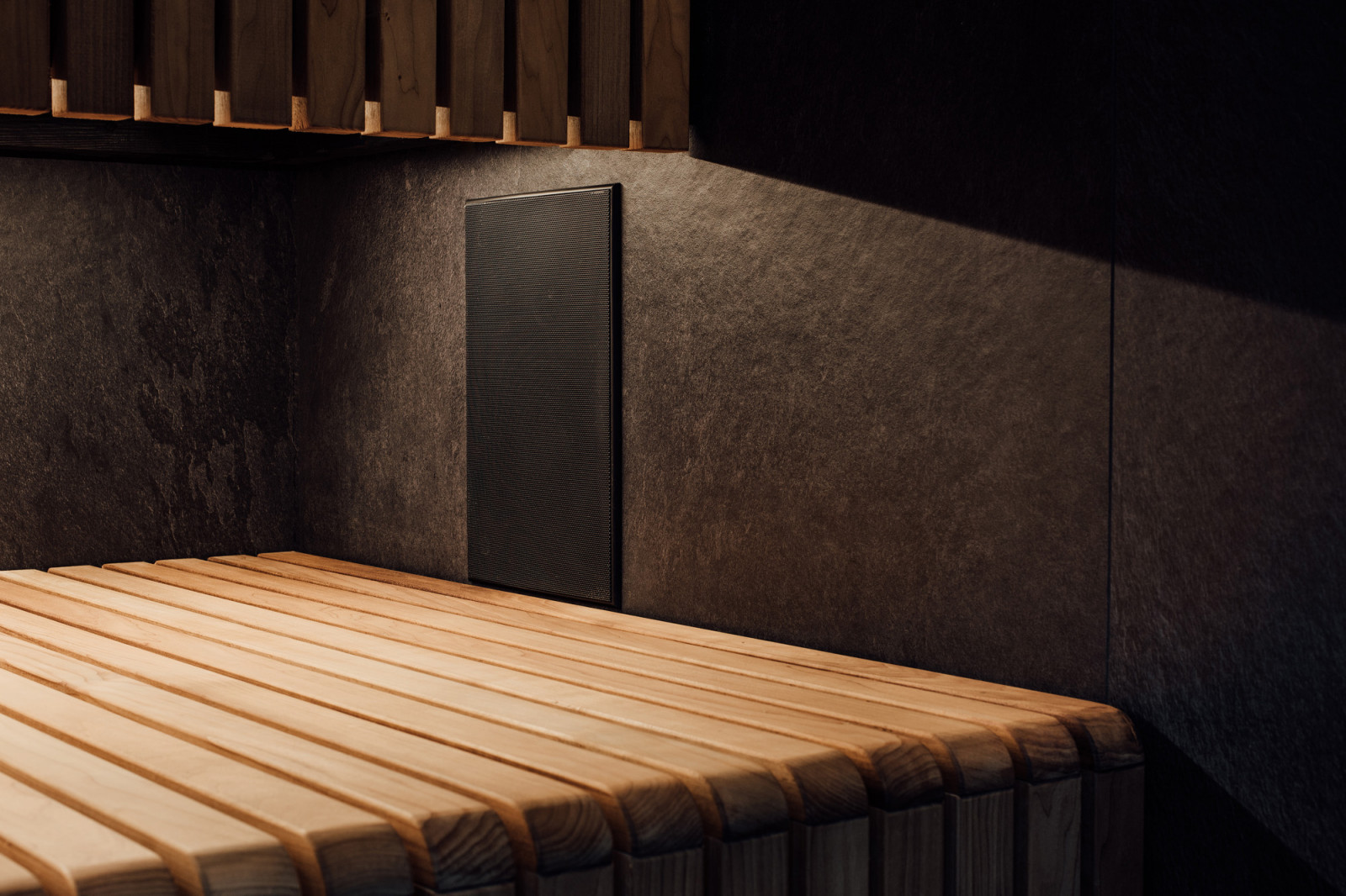 Термостойкая аудиоколонка в сауне