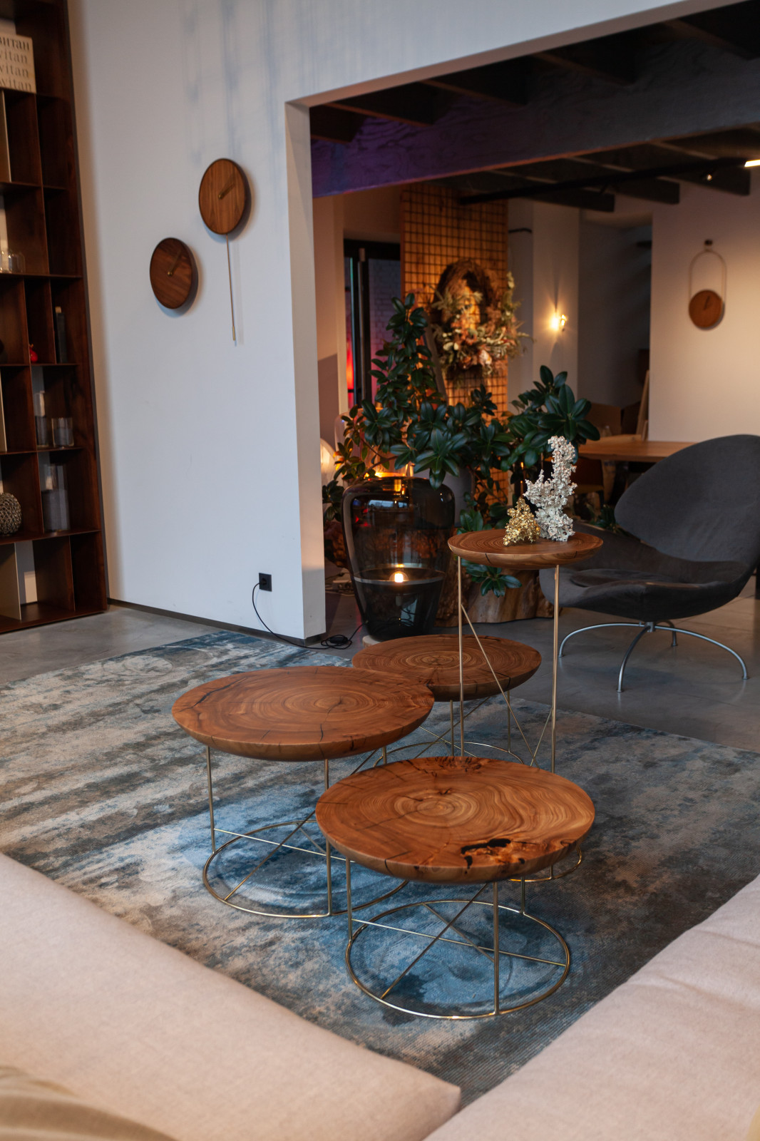 Столы для гостиной