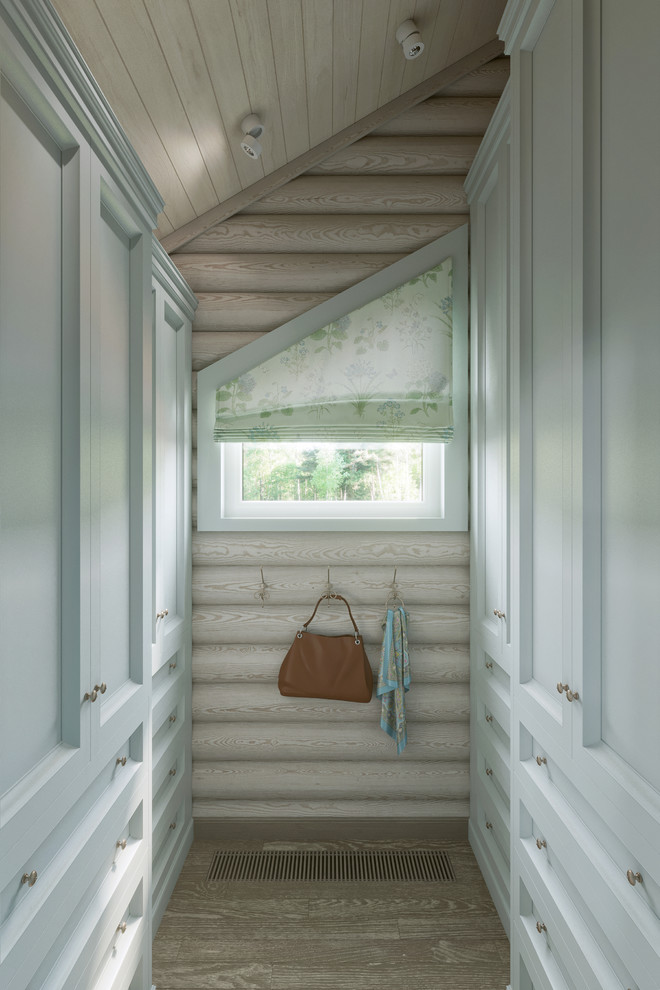 Обложка проекта: Прихожая  и гардеробная в деревянном доме