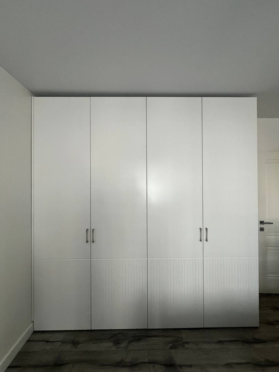 Стильный шкаф (сборка в деталях)