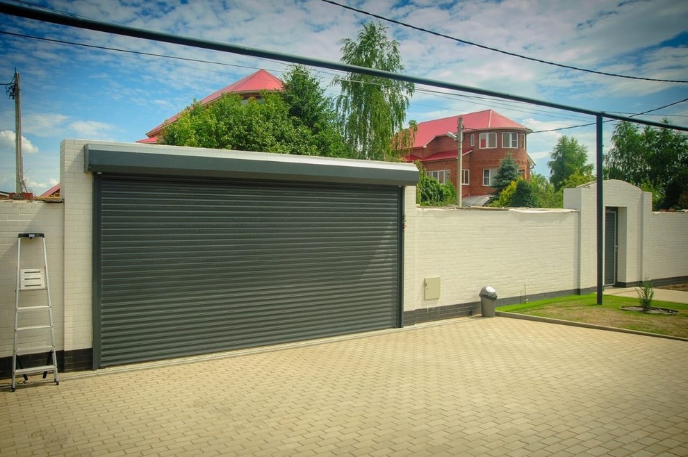 Секционные гаражные ворота и входные двери