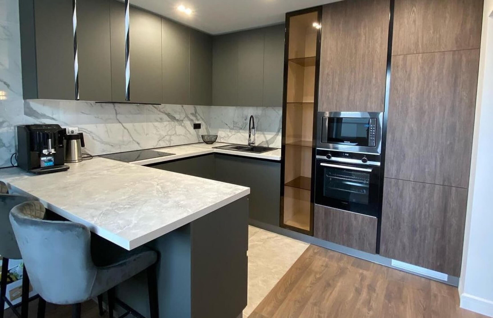 Обложка проекта: Кухня с островом-барной стойкой