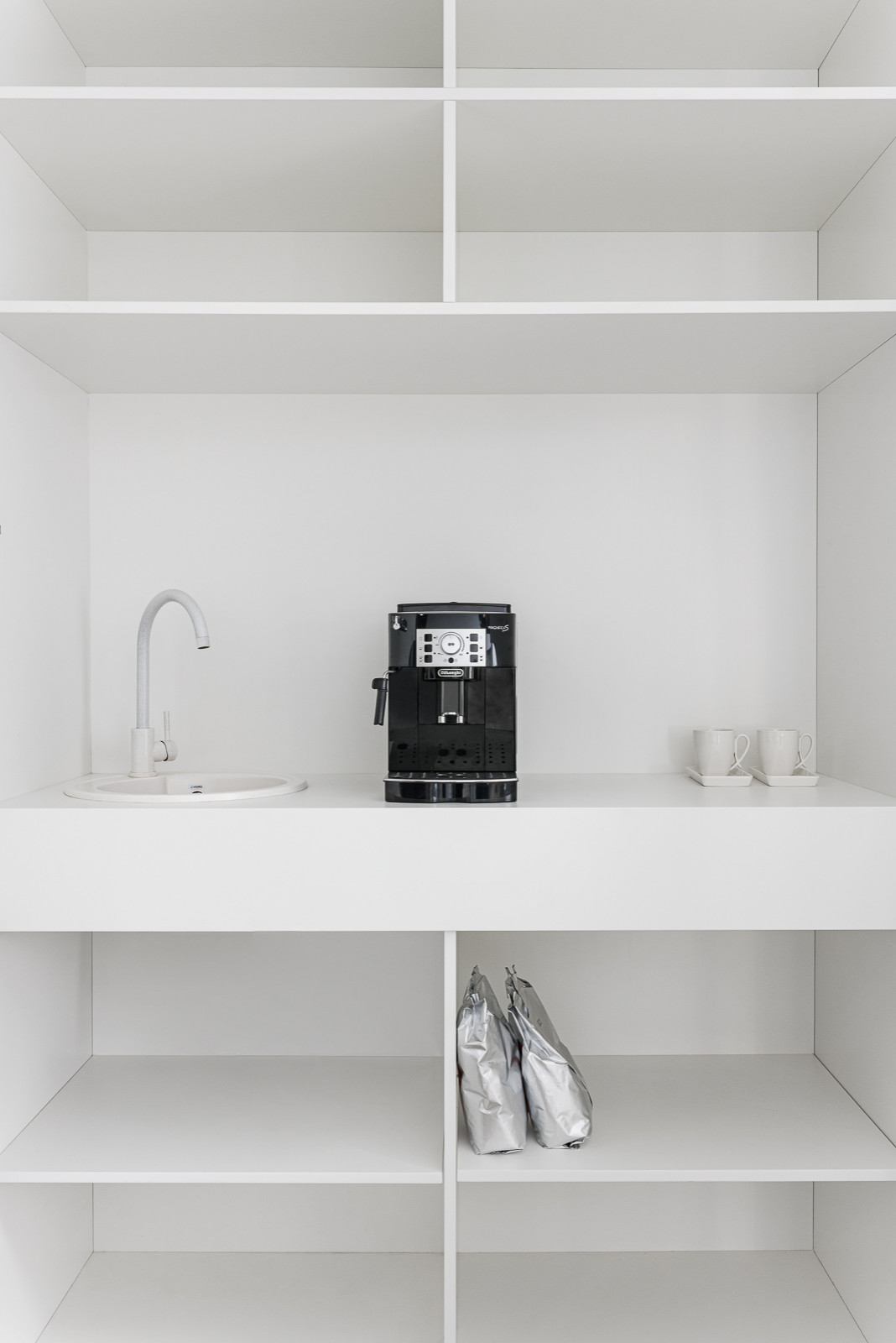 Обложка проекта: Д-2203  | Шоурум мебели "Mononova" в Москве