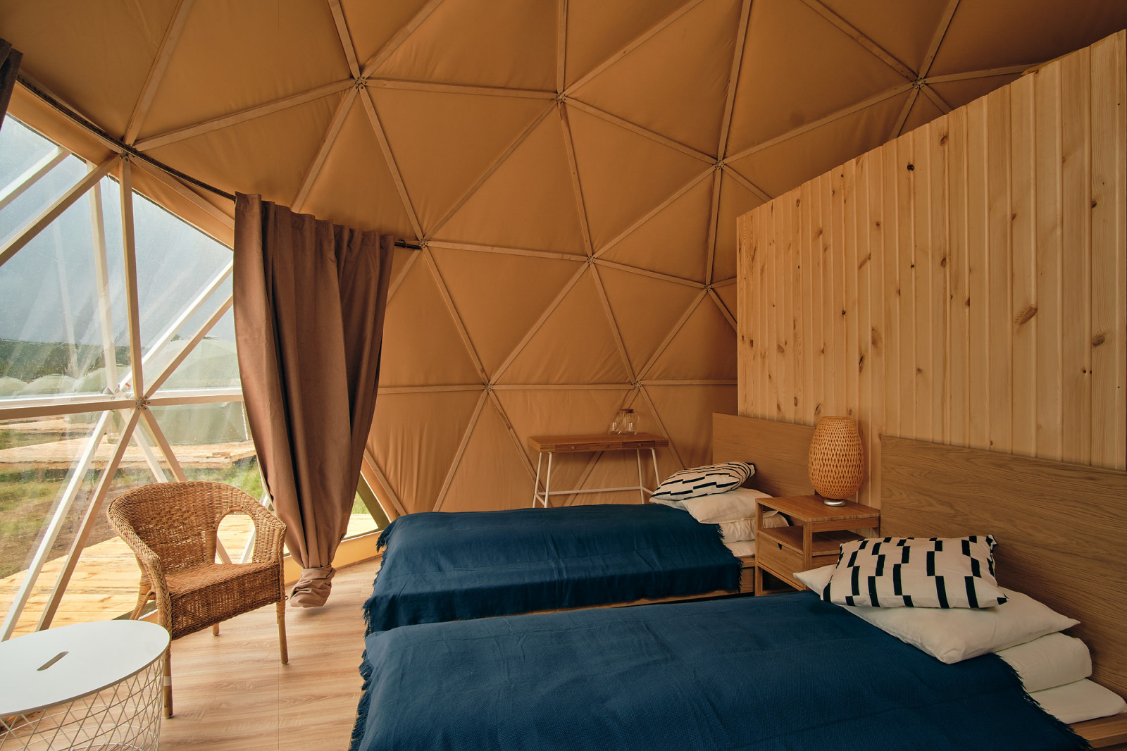 Оформление номеров эко-отеля Мир Алтай