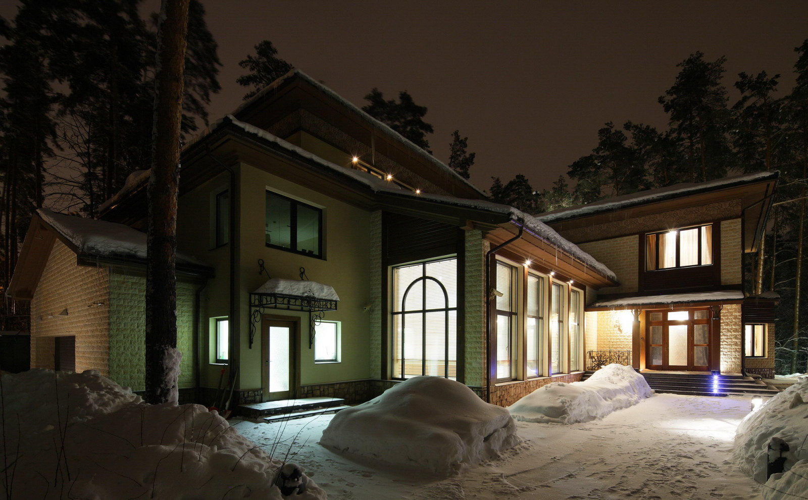 Дом в стиле неоклассика в коттеджном поселке Горки-6